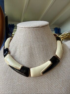 Napier (unsigned) Classic Black and Cream Enamel Statement Choker necklace 12”
